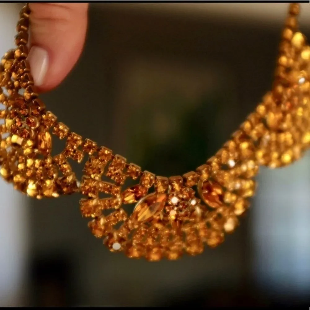 ♥️ Vintage Rhinestone necklace, Delicious marmalade orange unique scallops